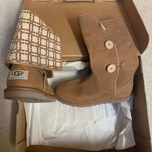 Ugg boots new in box but flaw